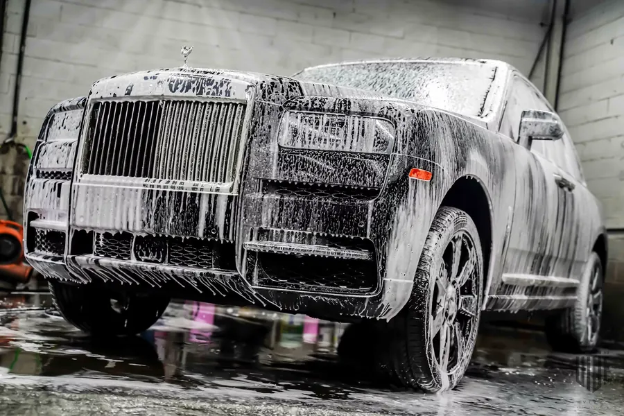 A Klin agent washing a car on site